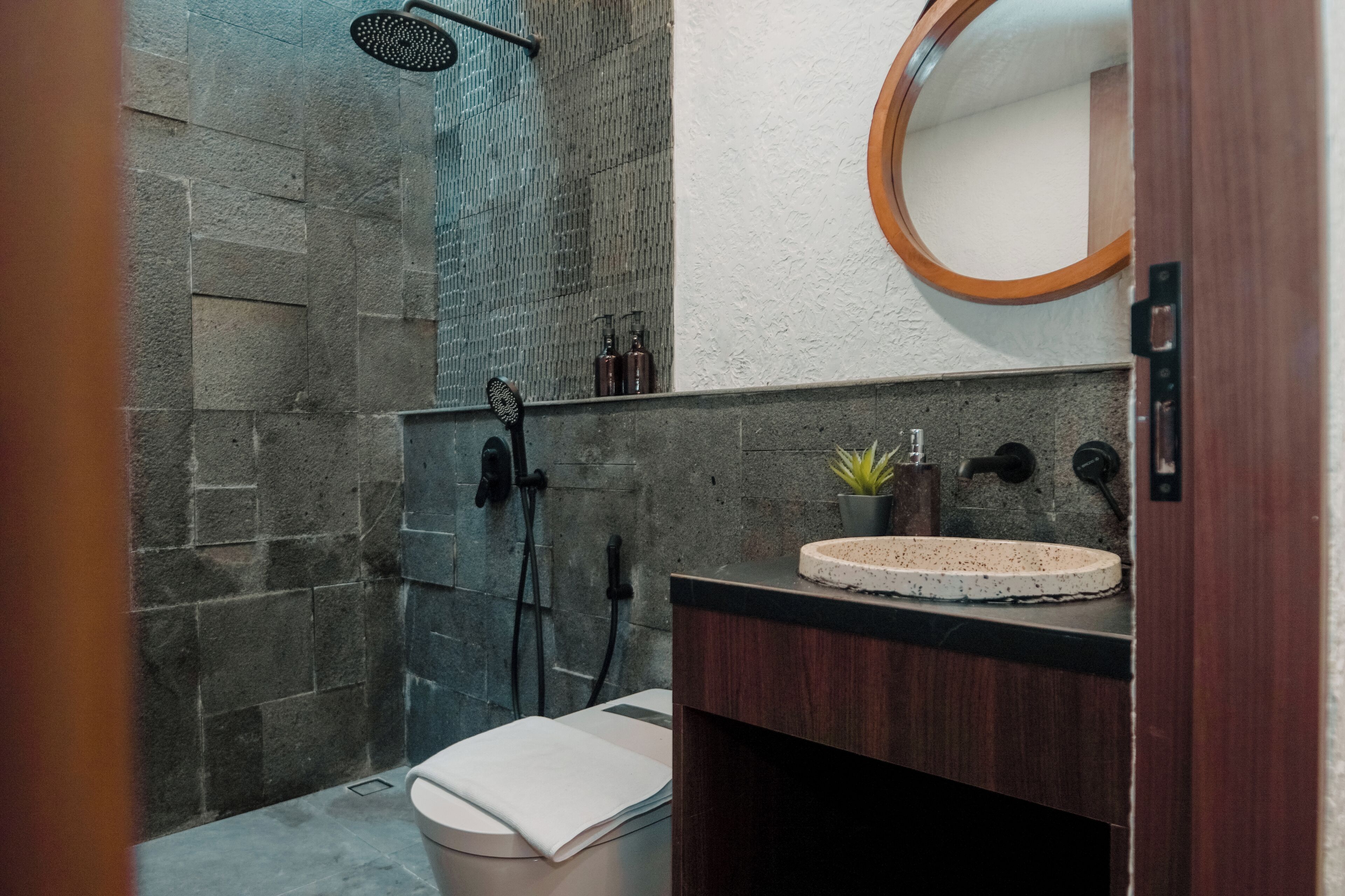 Deluxe Villa, Pool View | Bathroom