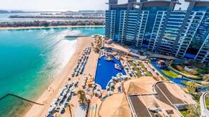 Pool - Modish Palm 3BR w/ Private Balcony & Beach Access (Dubai)