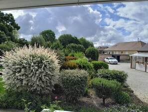 Property grounds - A39 Exit N*5 Studio: Quiet/Relaxing/Secure (Tréclun)