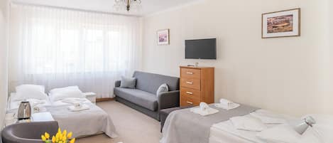 Comfort-Vierbettzimmer, Gartenblick | Bügeleisen/Bügelbrett, kostenloses WLAN