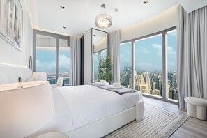 Room - Modern 4BR+M w/ Beach Access at Address JBR (Dubai)