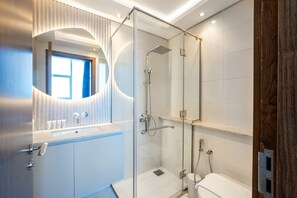 Bathroom - Spacious 3BR w/ Beach Access at the Palm (Dubai)