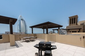 Outdoor dining - Modern 4BR w/ Full Burj Al Arab View & Pvt Rooftop (Dubai)
