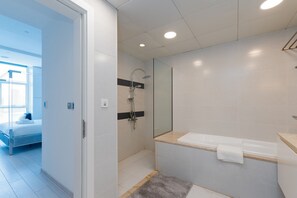 Bathroom - Sophisticated 1BR Palm Apt w/ Beach Access (Dubai)