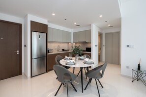 Dining - Contemporary 1BR w/ Dubai Marina Glimpse (Dubai)