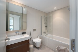 Bathroom - Contemporary 1BR w/ Dubai Marina Glimpse (Dubai)