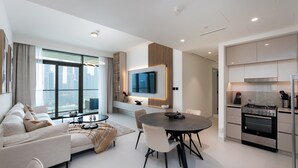 Unclassified image, 5 of 40, button - Modern 2BR Emaar Beachfront w/ Pvt Beach Access (Dubai)