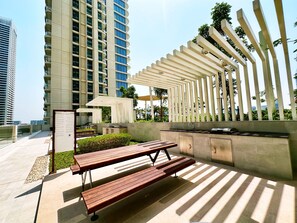 Outdoor dining - Modern 2BR Emaar Beachfront w/ Pvt Beach Access (Dubai)