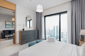 Tabla de planchar con plancha, wifi gratis, ropa de cama