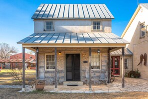Exterior - Historic log cabin suite at B&B Boutique Resort/Full Moon Inn (Fredericksburg)
