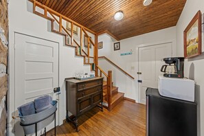 Interior - Historic log cabin suite at B&B Boutique Resort/Full Moon Inn (Fredericksburg)