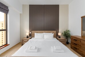 Iron/ironing board, free WiFi, bed sheets - Cozy 3BR Space at JBR, Beach Nearby (Dubai)