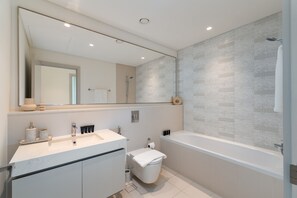Bathroom - Stylish Emaar Beachfront 2BR w/ Beach Access (Dubai)