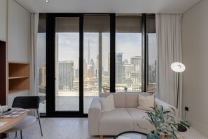 TV - Chic Business Bay Studio, Burj View Balcony (Dubai)