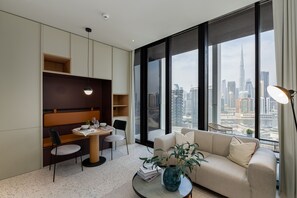 TV - Chic Business Bay Studio, Burj View Balcony (Dubai)