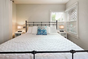 Maison en rangée, 1 trÚs grand lit et 1 canapé-lit, vue sur le jardin (Cozy Beach Bungalow) | 1 chambre, décor unique, ameublement unique