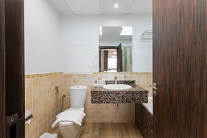Bathroom - Chic JBR 2BR w/ Pool and Gym, Marina Views (Dubai)