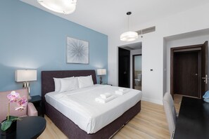 Room - Chic JBR 2BR w/ Pool and Gym, Marina Views (Dubai)