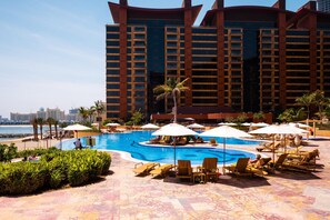Pool - 4BR+Maid Palm Penthouse w/ Atlantis Views & Beach Access (Dubai)