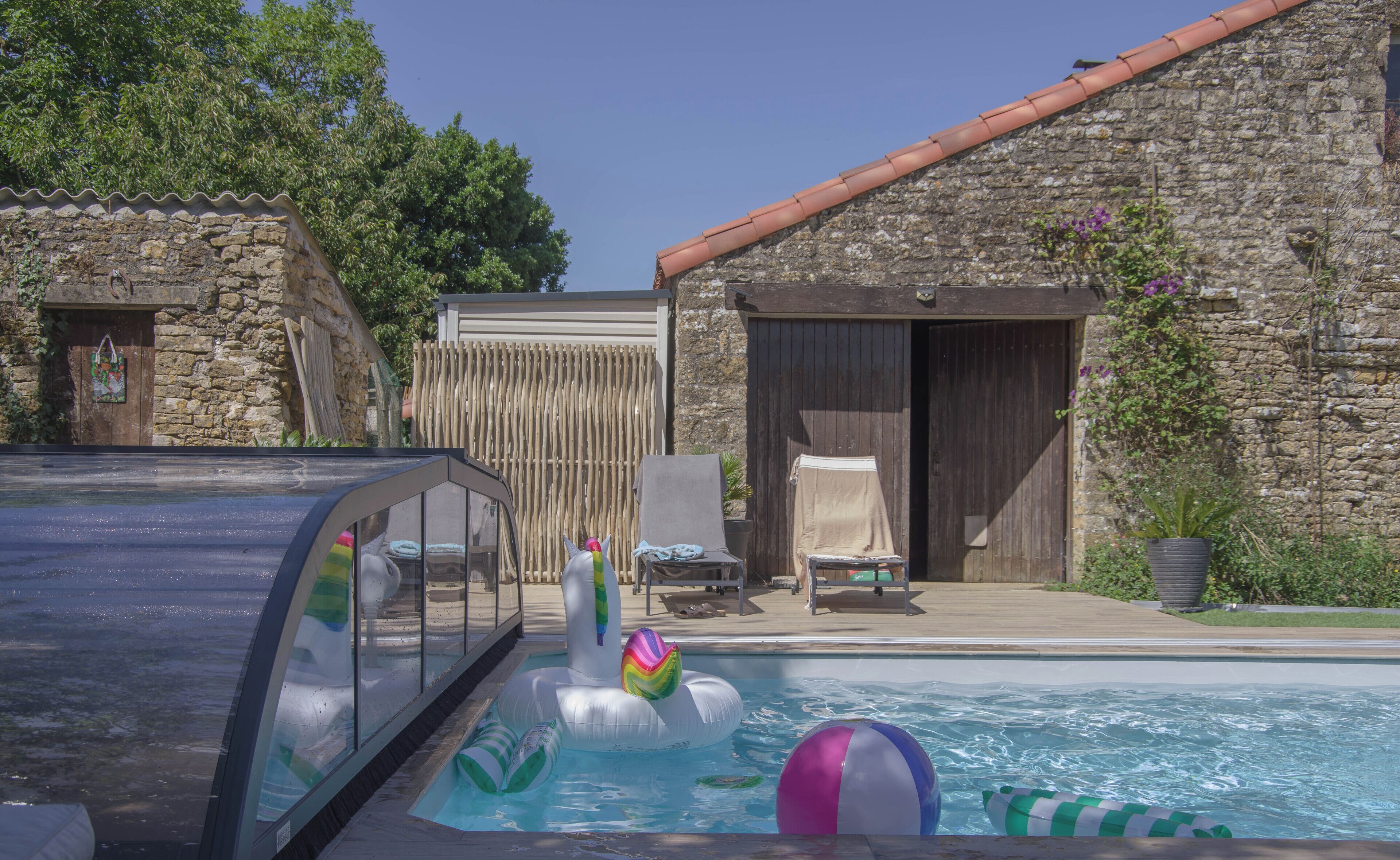 Piscine couverte, piscine extérieure