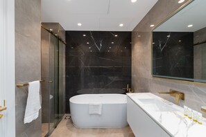 Bathroom - Marina-View 1BR at the Palm w/ Beach Access (Dubai)
