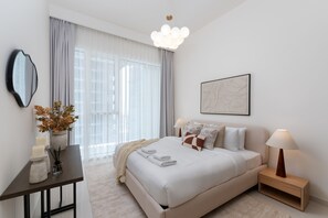 Room - Stylish Emaar Beachfront | Near Marina & JBR (Dubai)