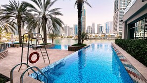Pool - Stylish 1BR Dubai Marina w/ Pool and Gym (Dubai)