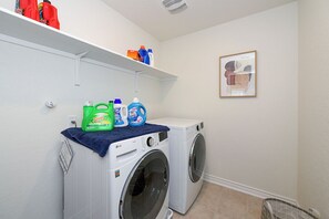 Interior - Spacious 3BR Home with Large Deck for family sleeps 6 (Converse)