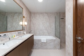 Bathroom - Prime Palm Jumeirah 3BR w/ Beach Access (Dubai)