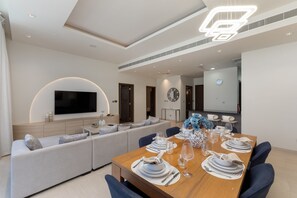 Dining - Prime Palm Jumeirah 3BR w/ Beach Access (Dubai)