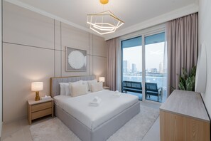 Room - Exquisite 2BR | Private Beach Access | Near Marina & JBR (Dubai)