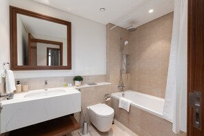 Bathroom - Exquisite 2BR | Private Beach Access | Near Marina & JBR (Dubai)