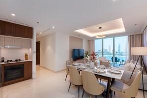 Dining - Exquisite 2BR | Private Beach Access | Near Marina & JBR (Dubai)