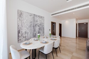 Dining - Grand 3BR Beachfront Living | Palm Jumeirah (Dubai)