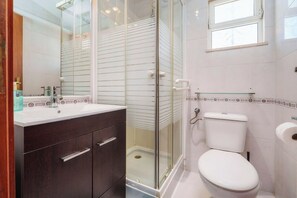 Doccia, asciugacapelli, bidet, asciugamani
