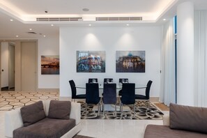 Dining - 4BR Palm Penthouse: Private Pool & Beach Access (Dubai)