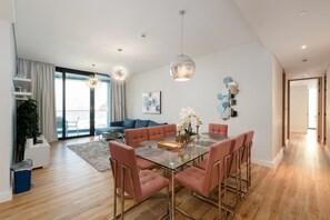 Dining - Modern 3BR + Maid's | Iconic Ain Dubai Views (Dubai)