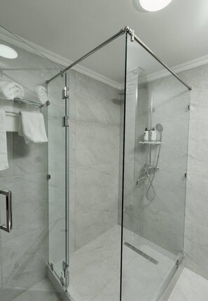 Economy-Zweibettzimmer | Badezimmer