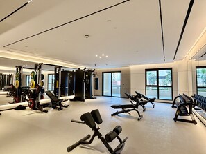 Fitness facility - Chic MJL Retreat | Steps to Souk Madinat & Burj Al Arab (Dubai)