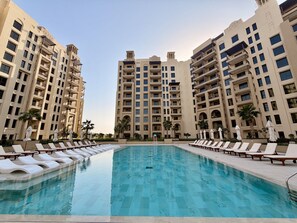 Pool - Chic MJL Retreat | Steps to Souk Madinat & Burj Al Arab (Dubai)
