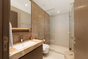 Bathroom - Elite 1BR Emaar Beachfront | Near Marina & JBR (Dubai)