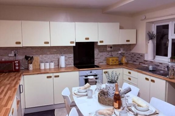 House, 3 Bedrooms, Fireplace | Dining room