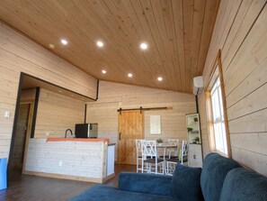 Interior - Country Retreat with Horses Near Fundy & Poley Mountain (Waterford)