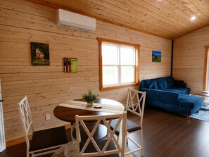 Dining - Country Retreat with Horses Near Fundy & Poley Mountain (Waterford)