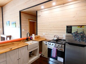 Private kitchen - Country Retreat with Horses Near Fundy & Poley Mountain (Waterford)