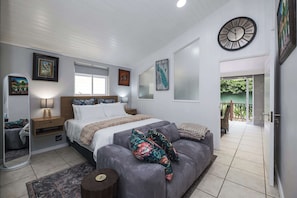 Iron/ironing board, WiFi, bed sheets - Bishopscourt- Secret Garden hideaway (Cape Town)
