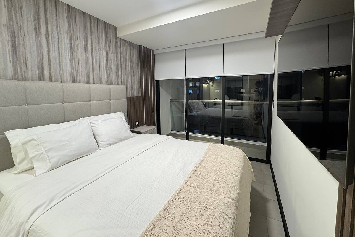 Business Apartment, 1 Queen Bed, City View | Premium bedding, down comforters, desk, laptop workspace
