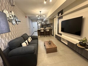 Business Apartment, 1 Queen Bed, City View | Living area | 55-inch Smart TV with cable channels - Aparts4Days 1 Bedroom Apartment 548 (San Isidro)