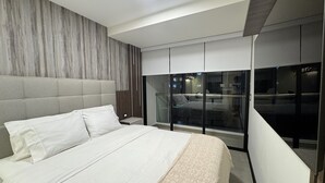 Business-Apartment, 1 Queen-Bett, Zimmerreinigung, Stadtblick | Bettwäsche aus ägyptischer Baumwolle, hochwertige Bettwaren