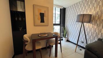 Business Apartment, 1 Queen Bed, City View | Dining room
